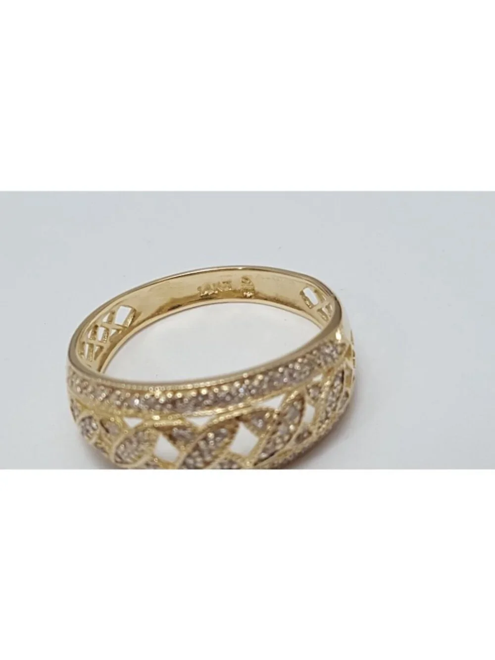 Exquisite 14K Karat Solid Yellow Gold Designer Cluster Diamond Ring - Size 9.5